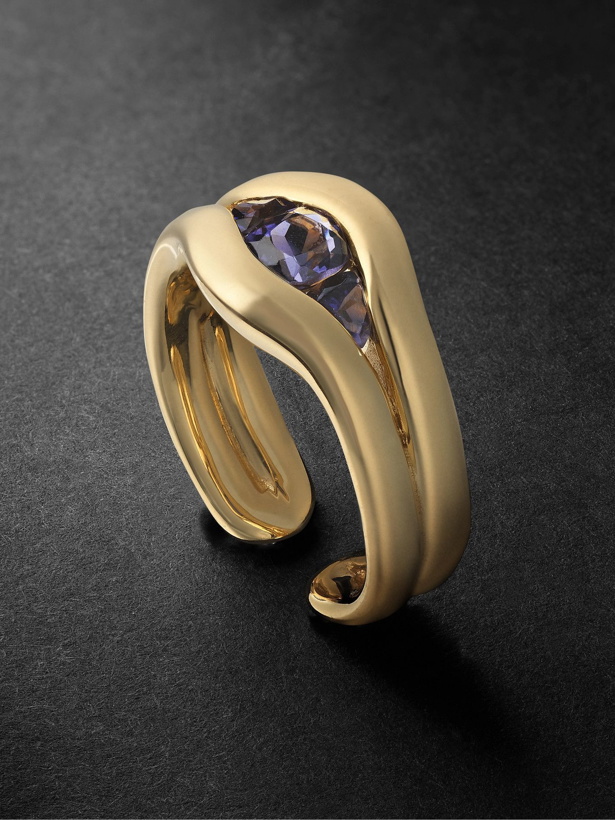 Photo: Fernando Jorge - Trillion 18-Karat Gold Iolite Ring - Gold