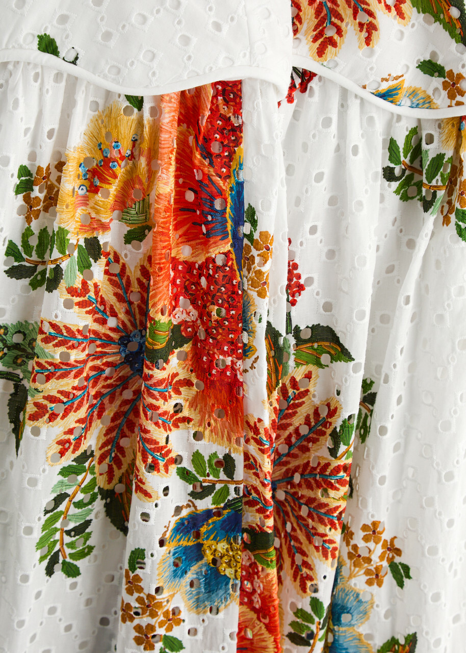 Broderie Anglaise Midi in Garden