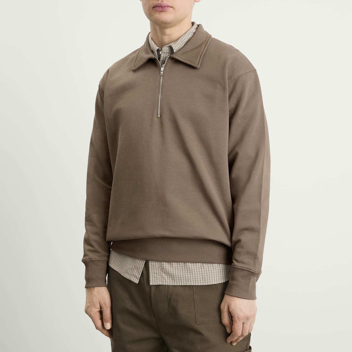 Norse Projects Men's Standard Half Zip Sweatshirt in Walnut