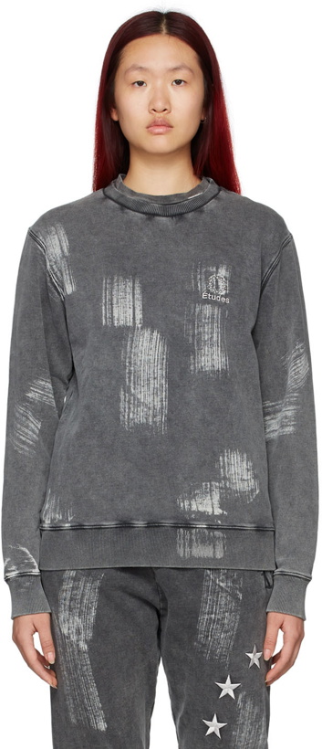 Photo: Études SSENSE Exclusive Grey Cotton Sweatshirt