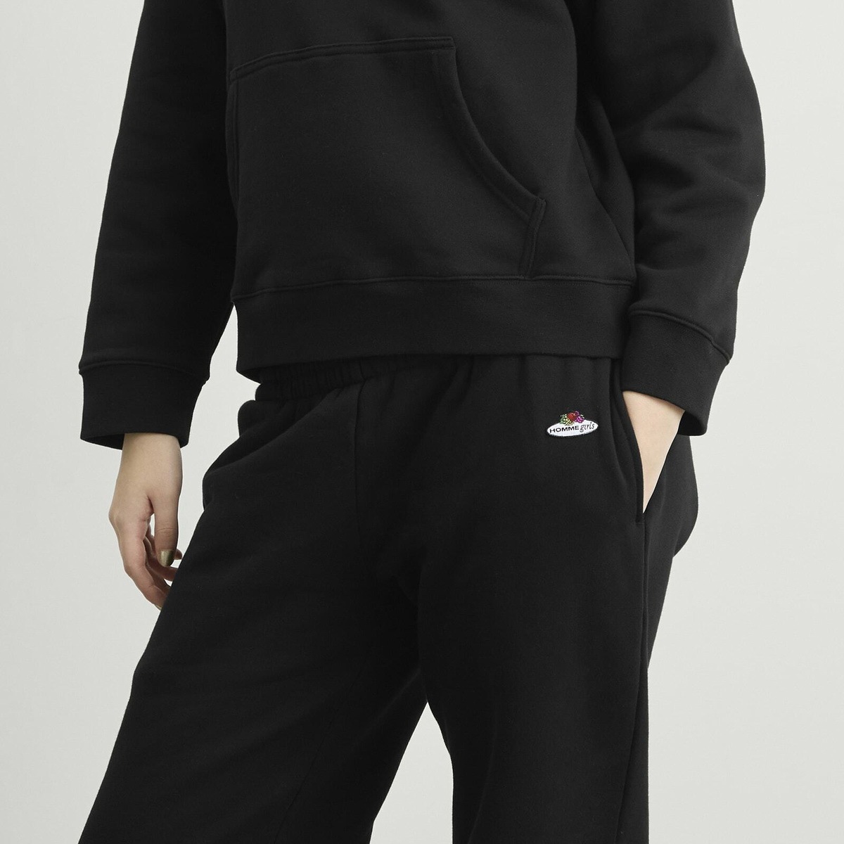 Hommegirls Women's x Fruit of the Loom Boxer Sweatpants in Black/White
