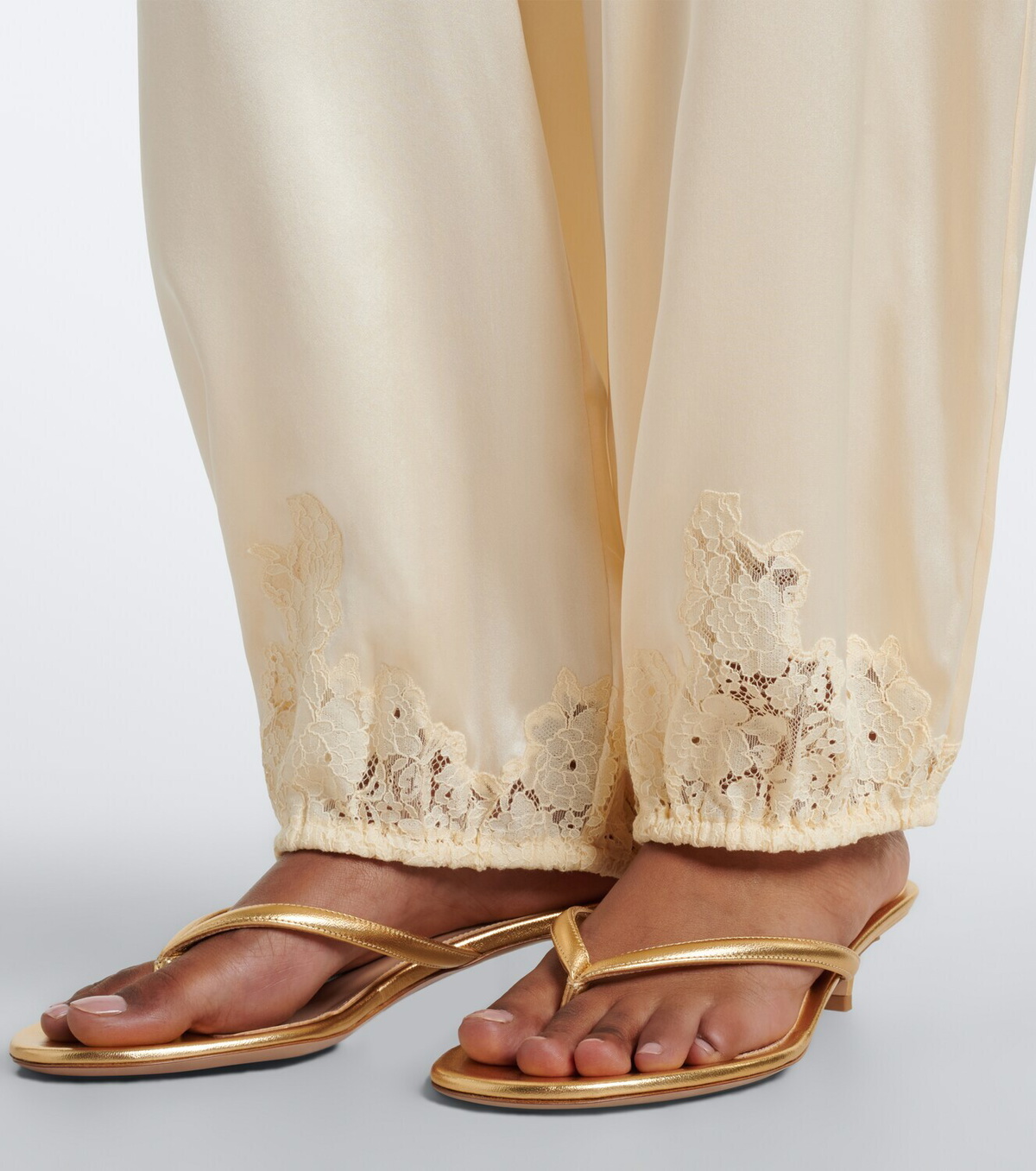 Dôen Yaria lace-trimmed silk satin balloon pants