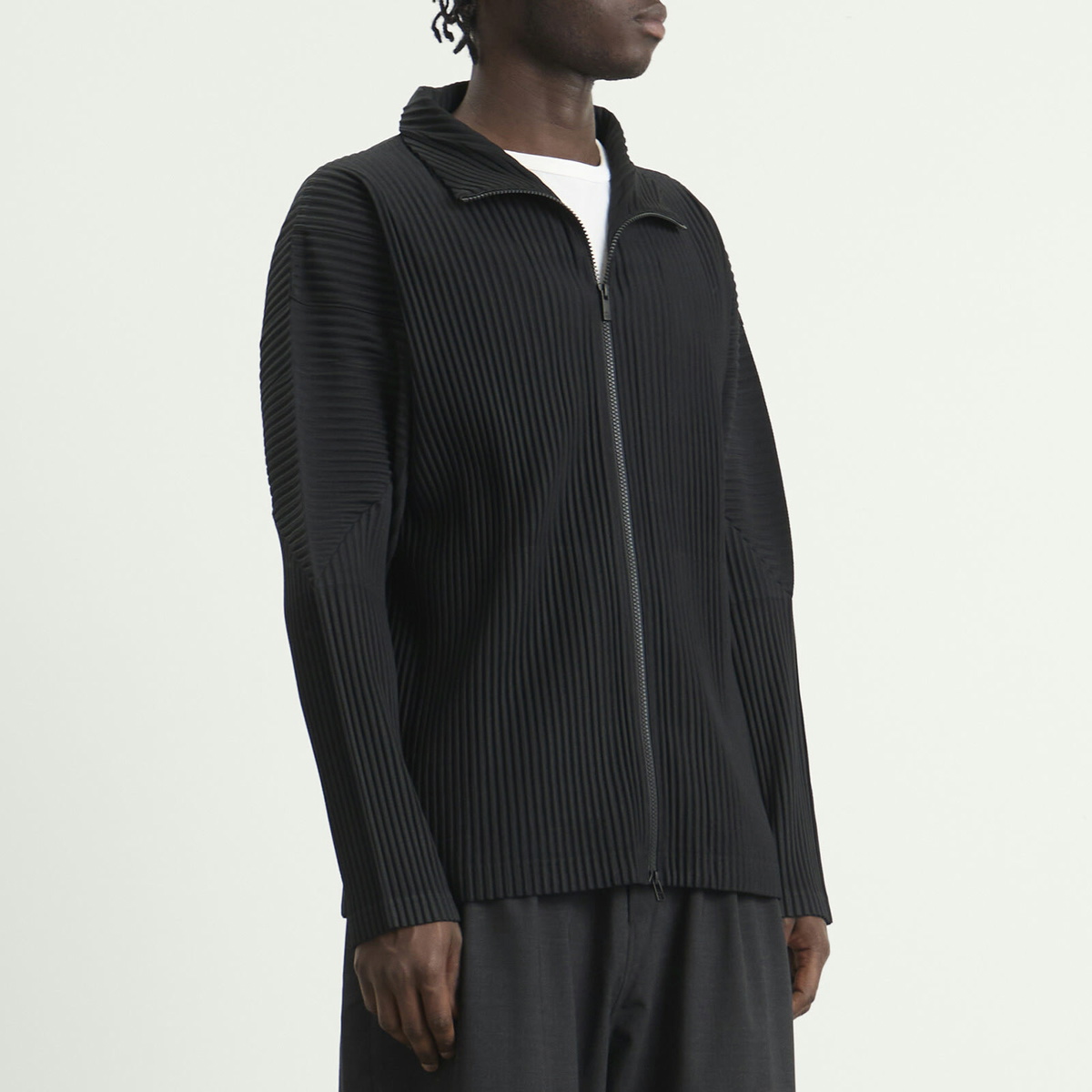 Homme Plissé Issey Miyake Men's Pleat Zip Up Cardigan in Black