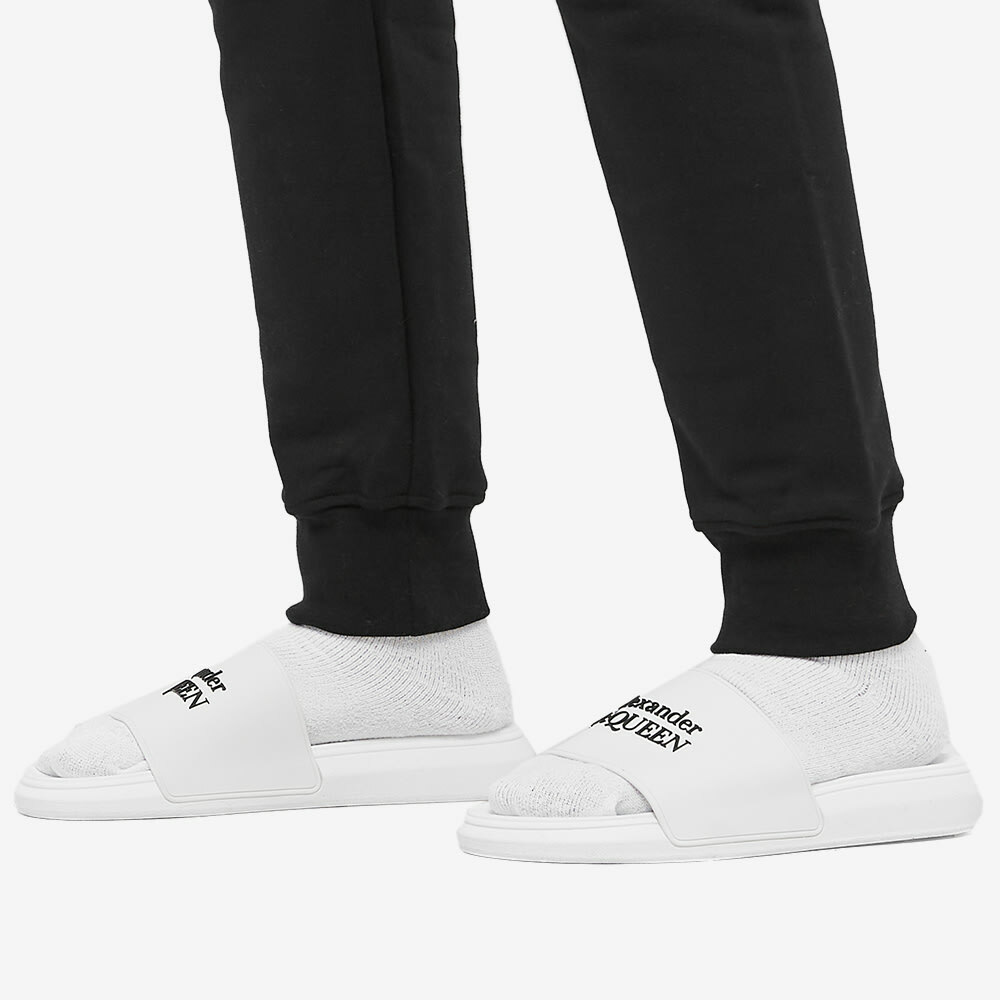 サンダル alexander mcqueen White Logo Pool Slides in Rubber Alexander McQueen Men's Rubber Logo Pool Slide in White