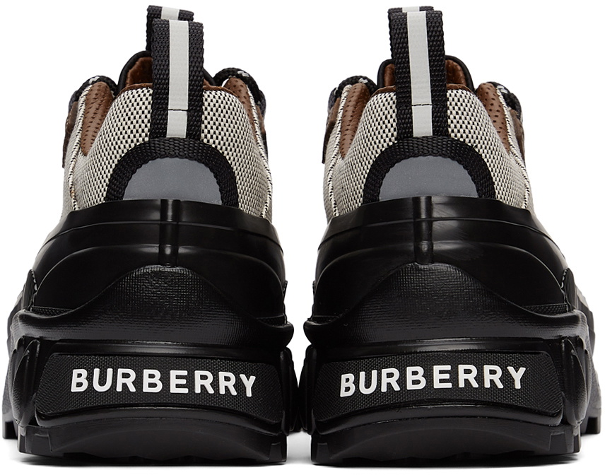 【関税込み】Burberry ホワイト&ブラック Arthur スニーカー Burberry Black & White Canvas Arthur Sneakers Burberry