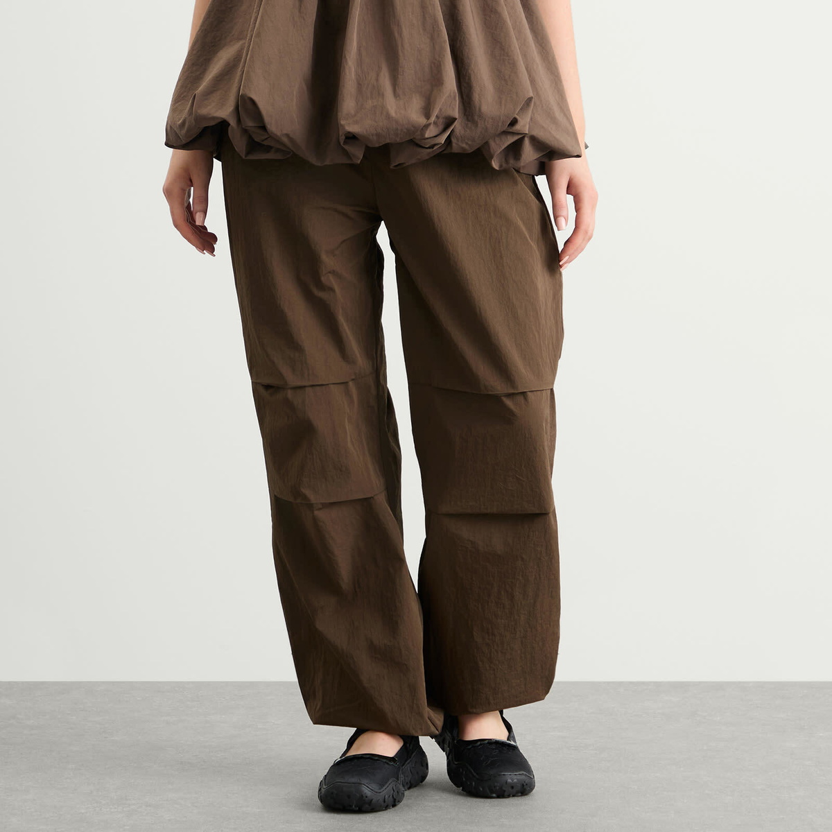 Cecilie Bahnsen Women's Brooks Joggers in Brown