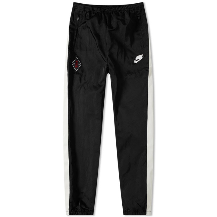 Photo: Nike NSW Woven Pant