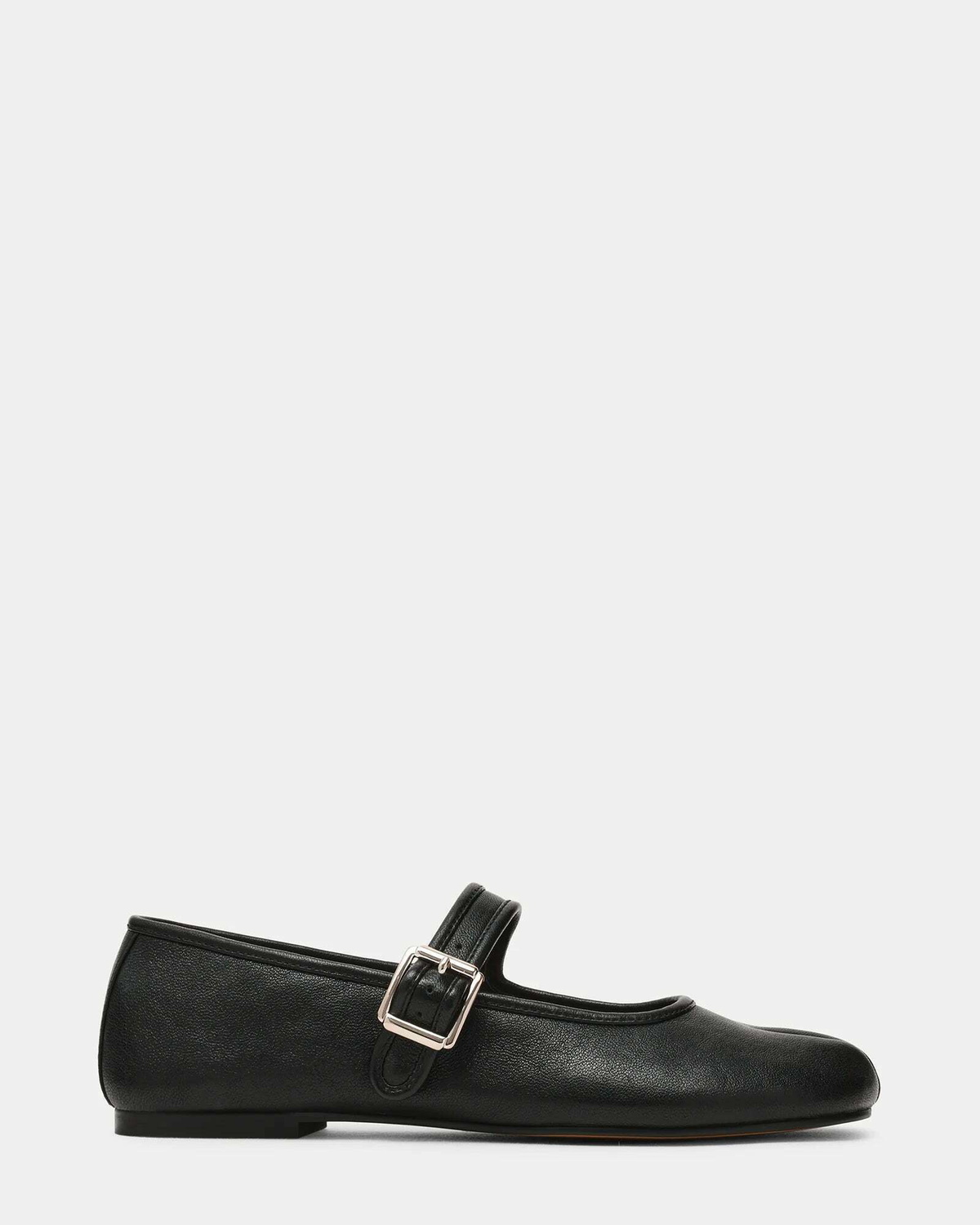 Steve Madden Calara Flats in Black