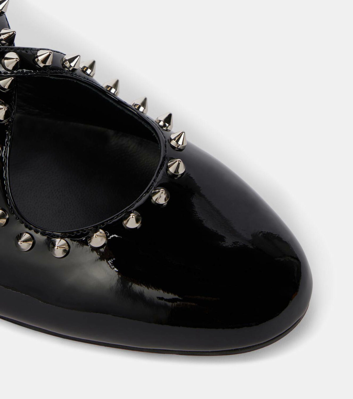 【Christian Louboutin】 Pilouta Jane spiked patentレザーバレ Pilouta Jane spiked patent leather ballet flats in black