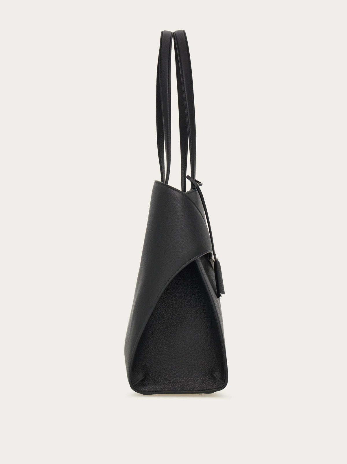 Ferragamo Mens Hug shoulder bag in Black