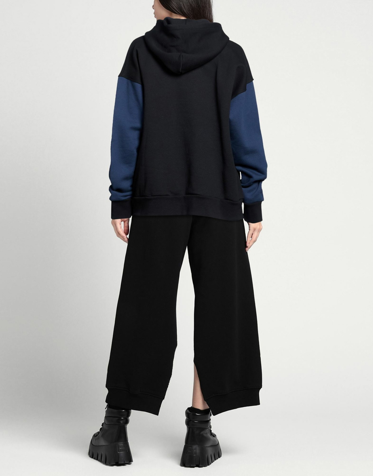Botter Womens Sweatshirt in Black