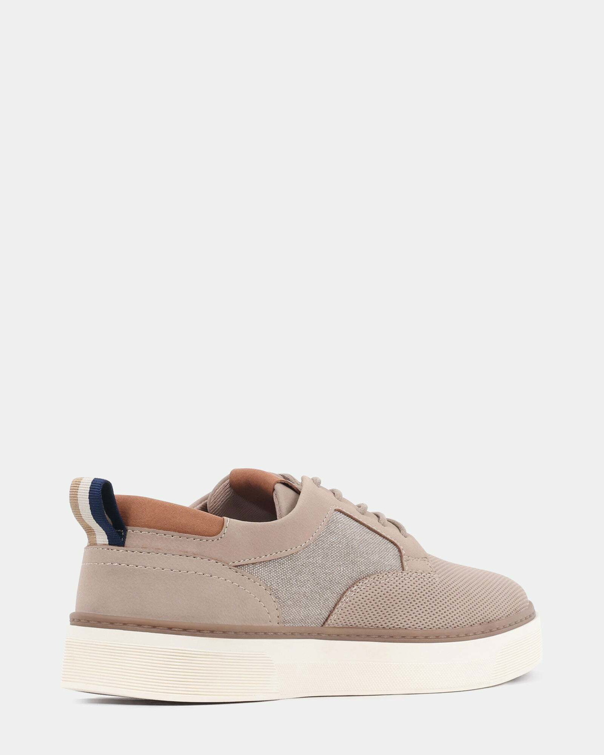 Steve Madden Hastingss Casual Shoes in Taupe Nubuck
