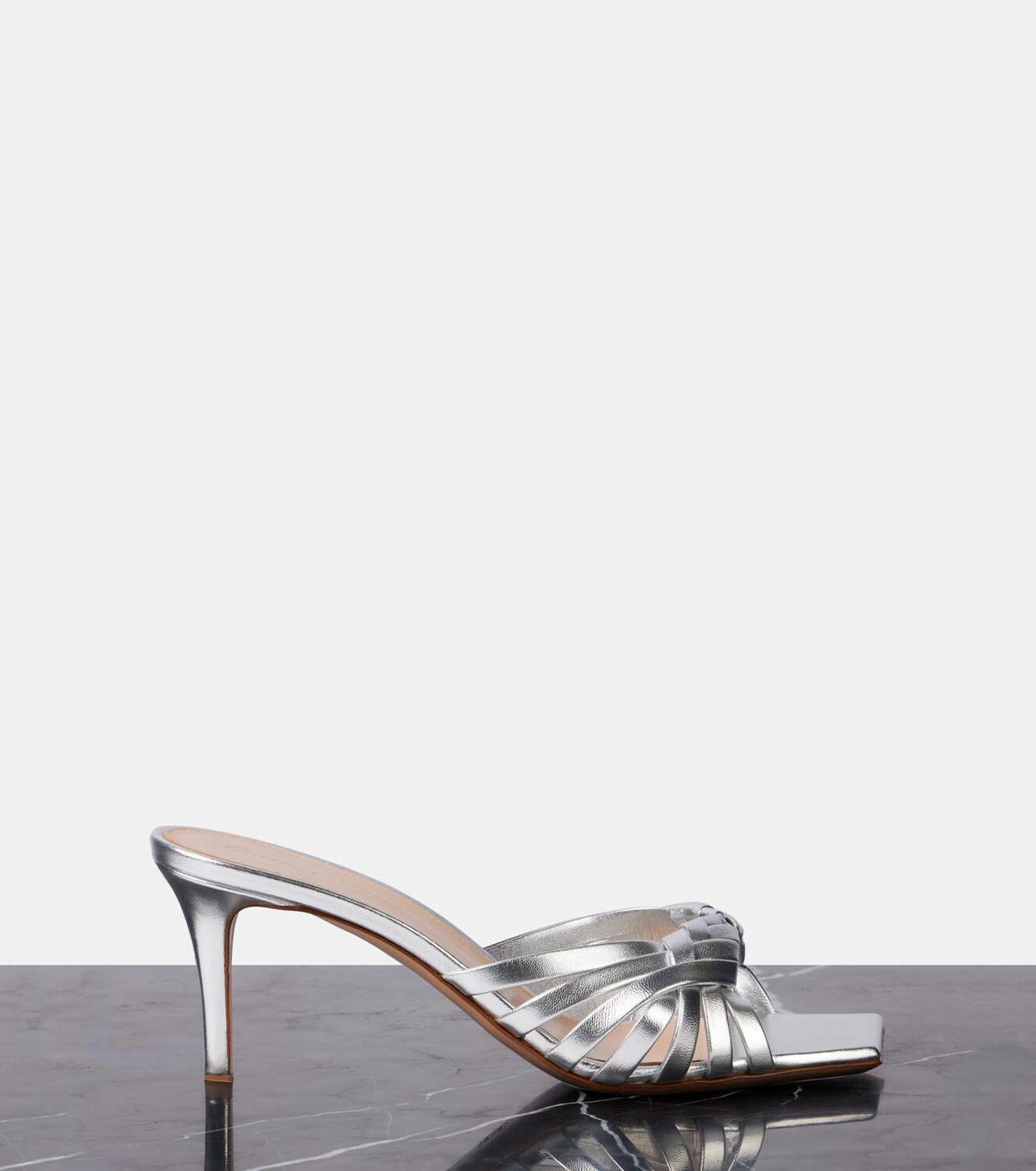 【Gianvito Rossi】 Vyna 70メタリックレザーミュール Vyna 70 metallic leather mules in silver - Gianvito Rossi