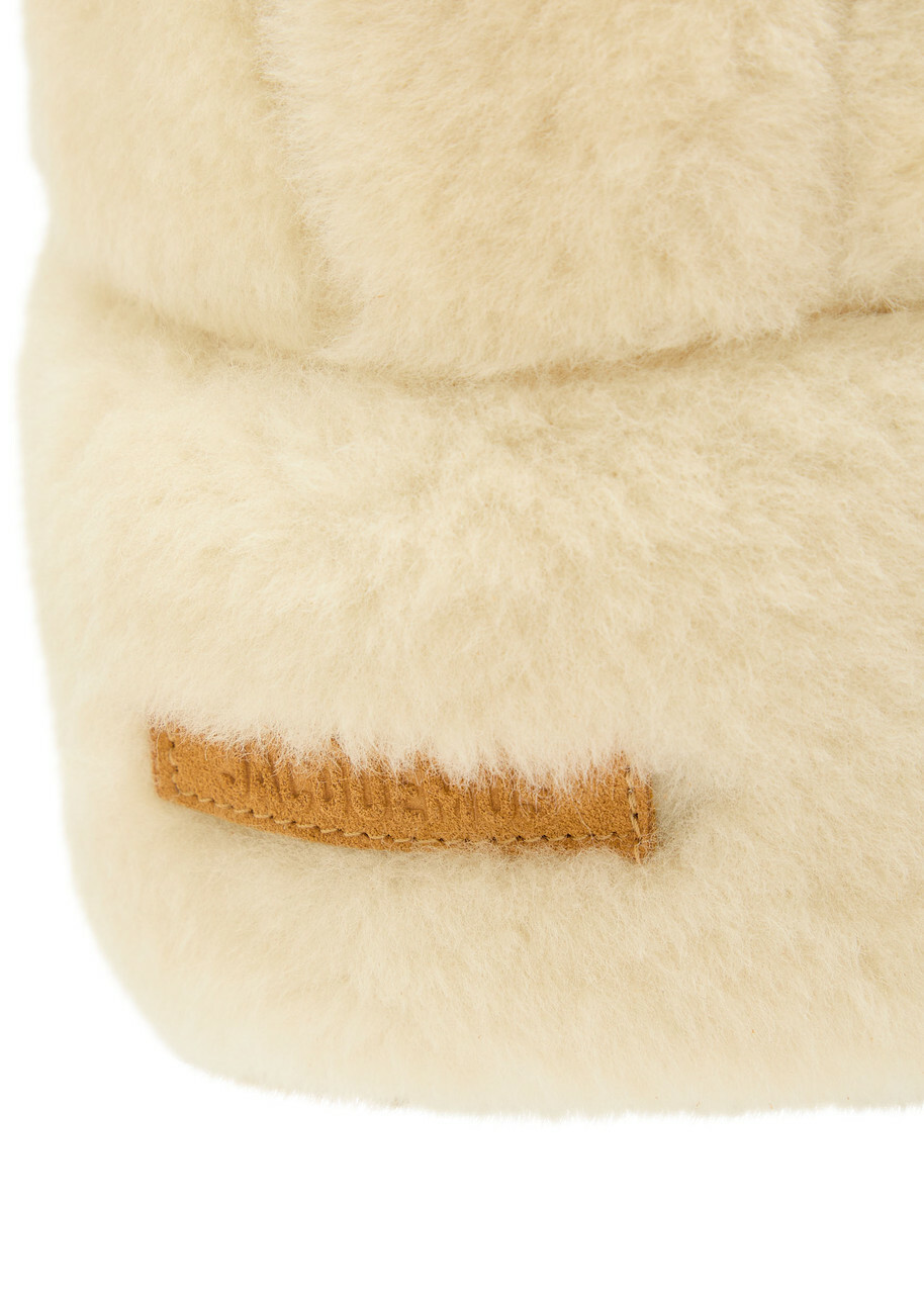 Jacquemus La Chapka Shearling hat Off White