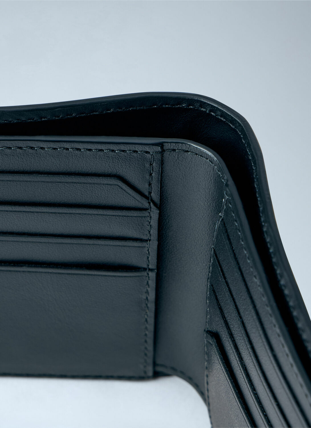 Bottega Veneta Intrecciato Piccolo Bi-Fold Wallet