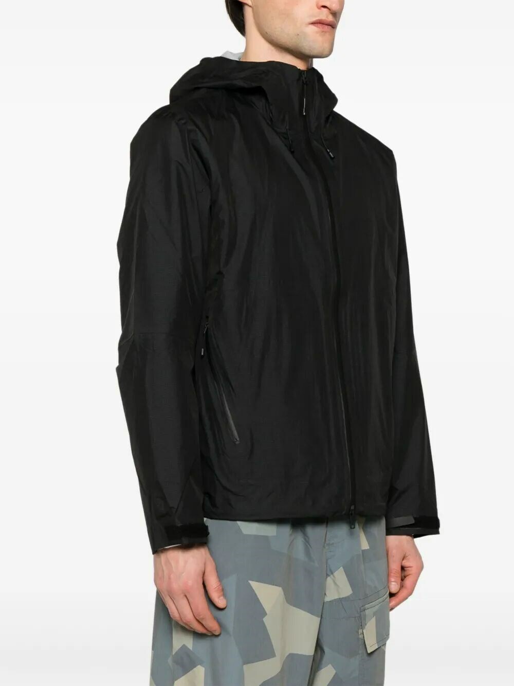 The North Face Man Packable Light Rain Jacket in Black