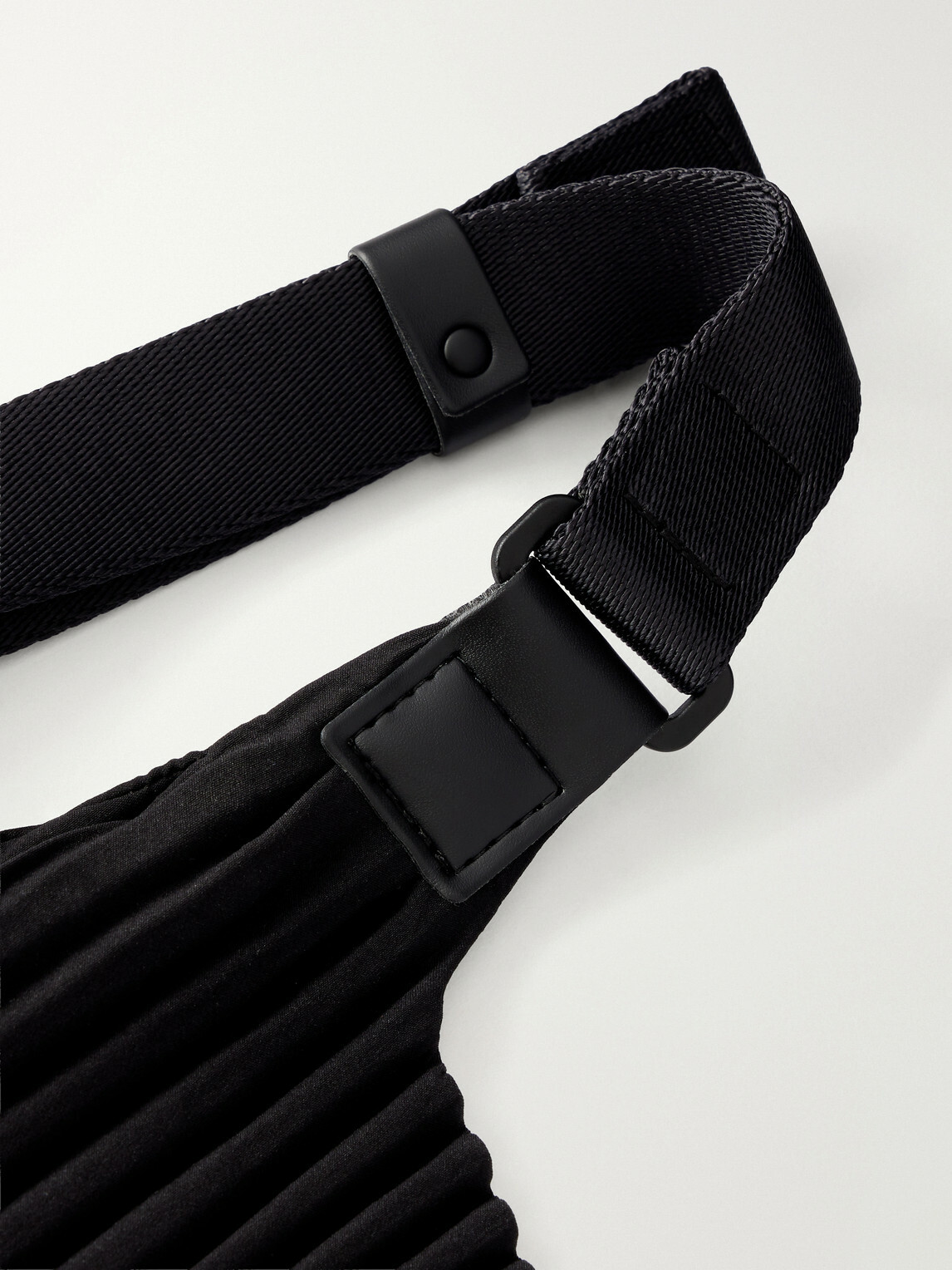Homme Plissé Issey Miyake - Slim Pleated Belt Bag