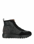 Wonder Womens Sneakers in Black