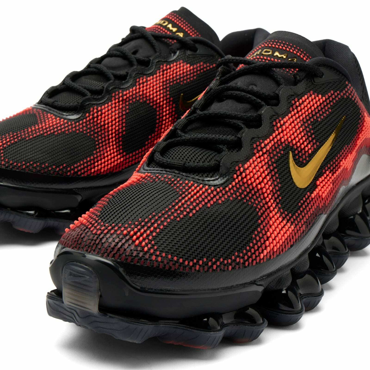 Nike Men's Air Liquid Max Df Sneaker in Black/Metallic Gold/Team Red