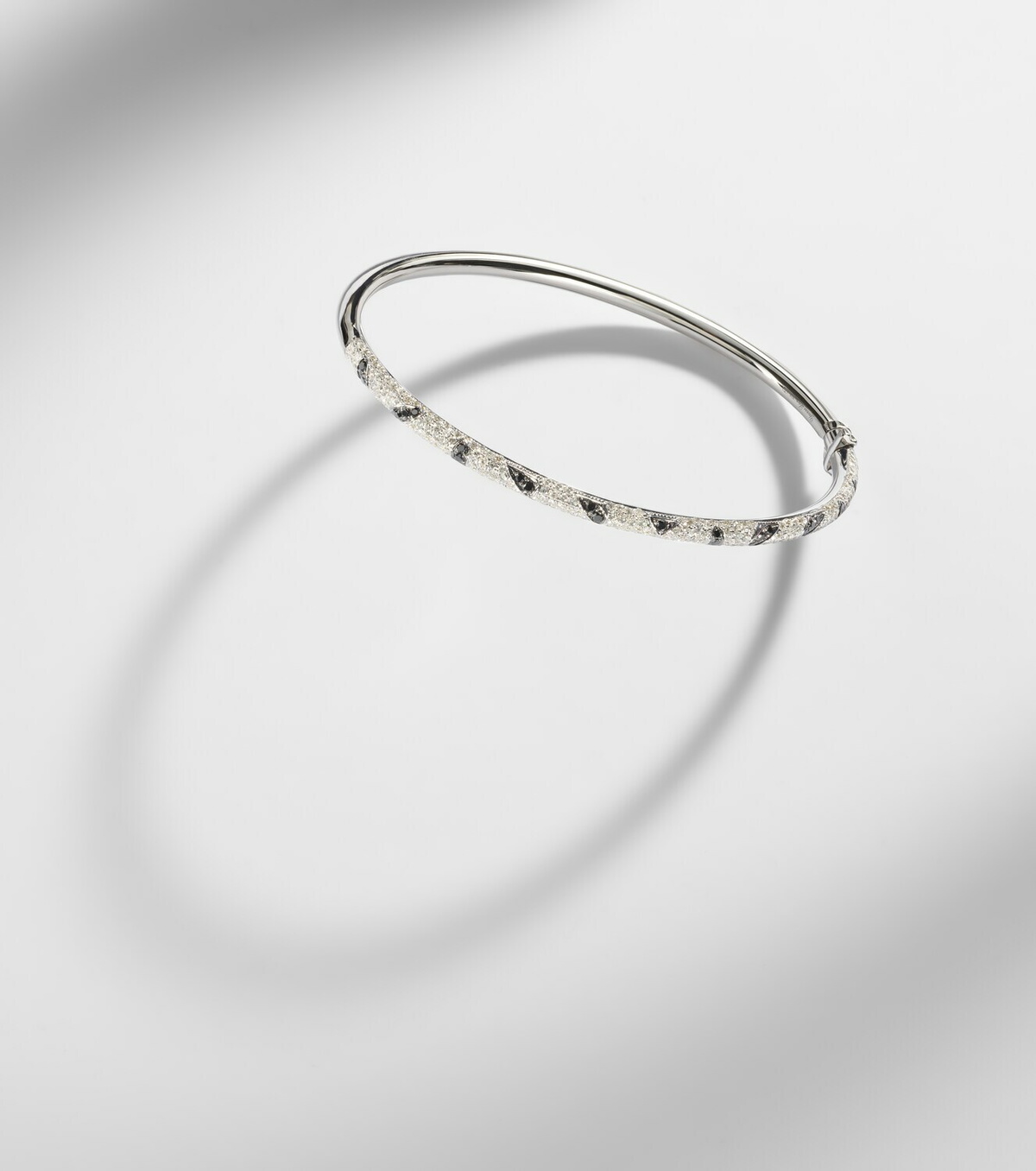 Yvonne Léon Jonc Zèbre 9kt white gold bracelet with diamonds