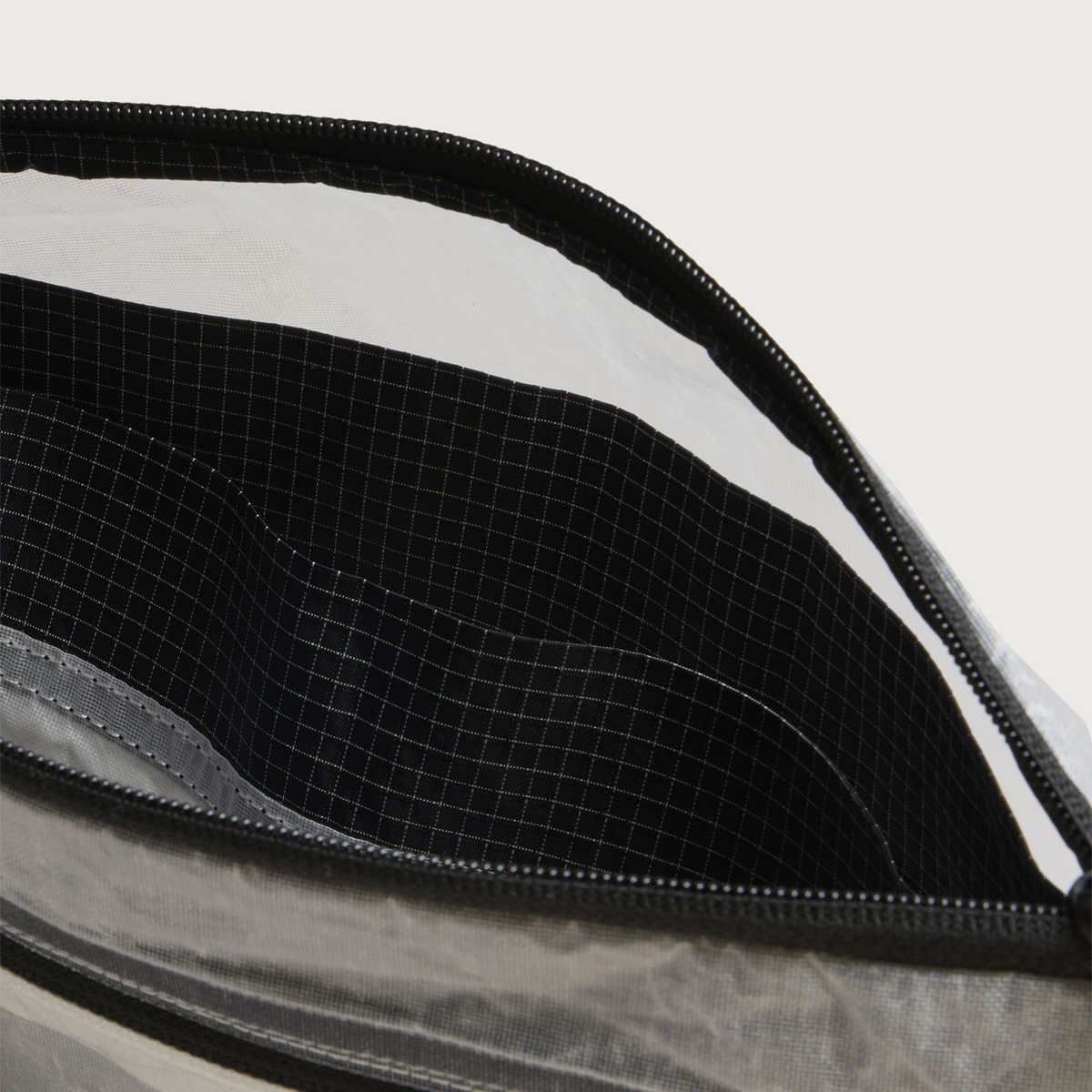 Db Journey Weigh Lighter Sling 10L in Monochrome