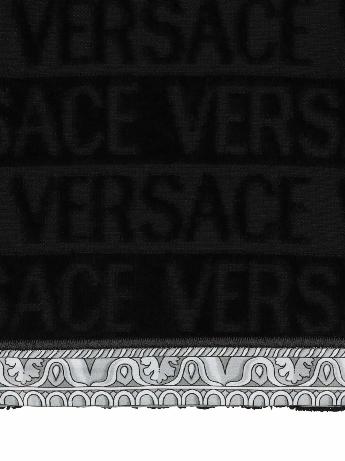 VERSACE I Heart Baroque Bath Towel