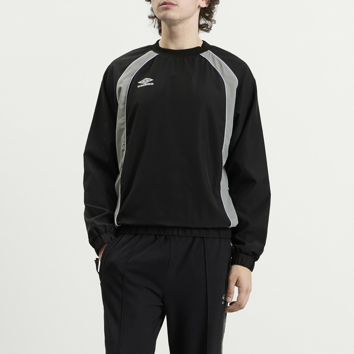Umbro Men's Panelled Sweatshirt in Black/Neutral Gray/Brilliant White