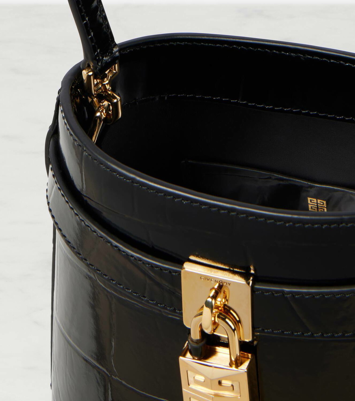 【関税込み】GIVENCHY SHARK LOCK BUCKET BAG Shark Lock bucket bag in Box leather in - black | Givenchy NAL