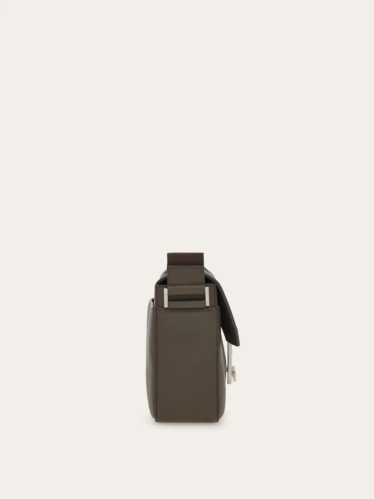 Ferragamo Mens Hug buckle messenger bag in Grey
