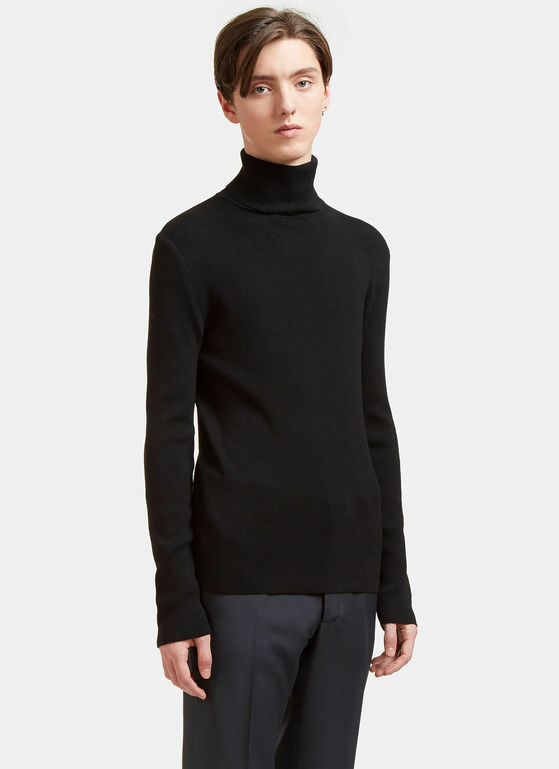 Aiezen Wool-Blend Fine-Knit Turtleneck Sweater