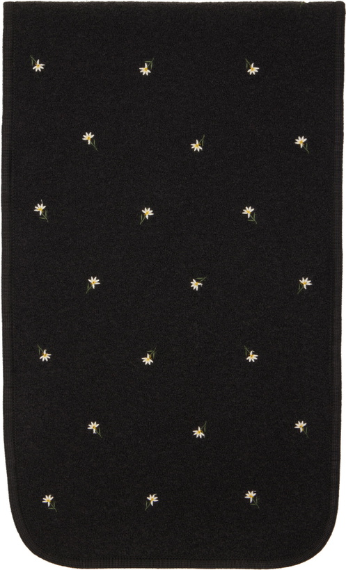 Photo: Rier Gray Walker Scarf
