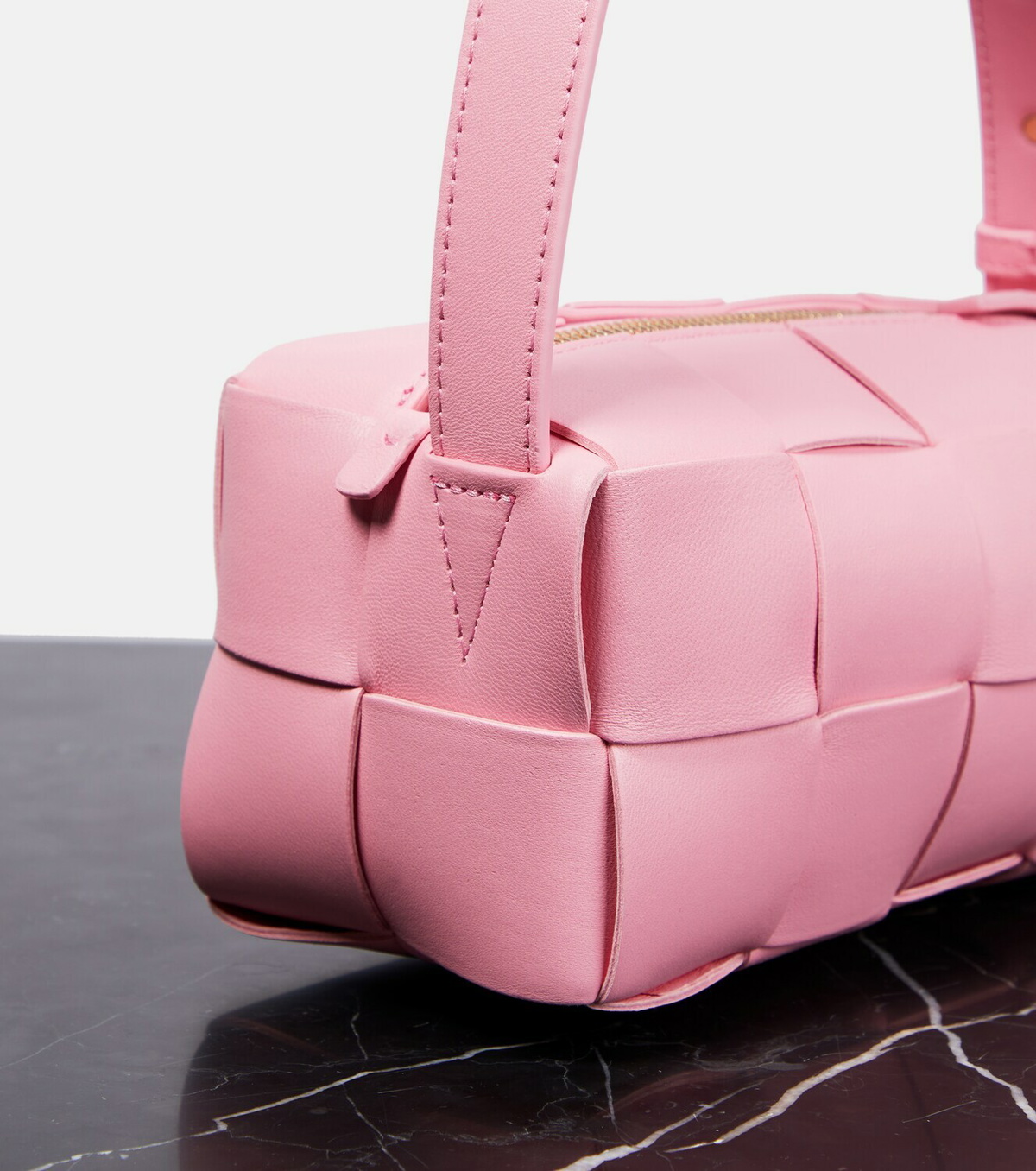☆【BOTTEGA VENETA】☆カセット ショルダーバッグ PINK☆ Bottega Veneta Cassette Bag | Neiman Marcus