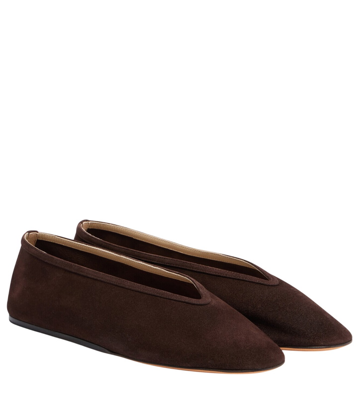 Photo: Le Monde Béryl Luna suede ballet flats
