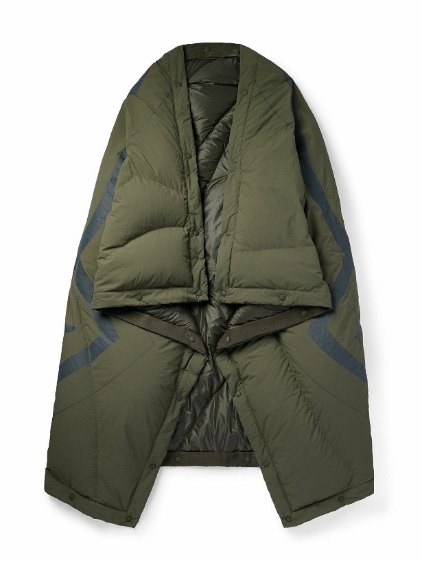 Photo: Moncler Genius - Pharrell Williams Logo-Print Quilted Shell Blanket