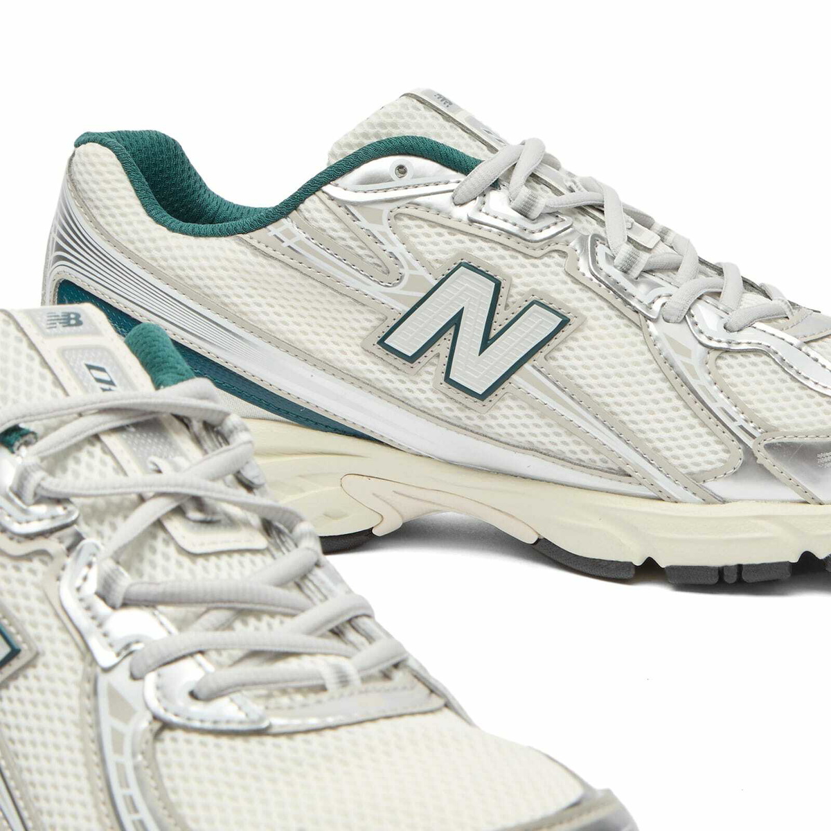 New Balance 740 Sneaker in Medusa Green/Angora
