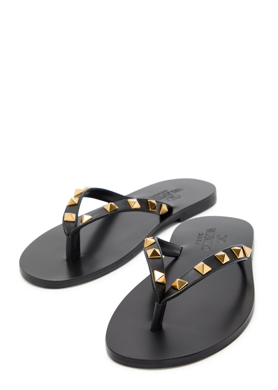 Valentino Garavani Rockstud Thong Leather Sandals Black