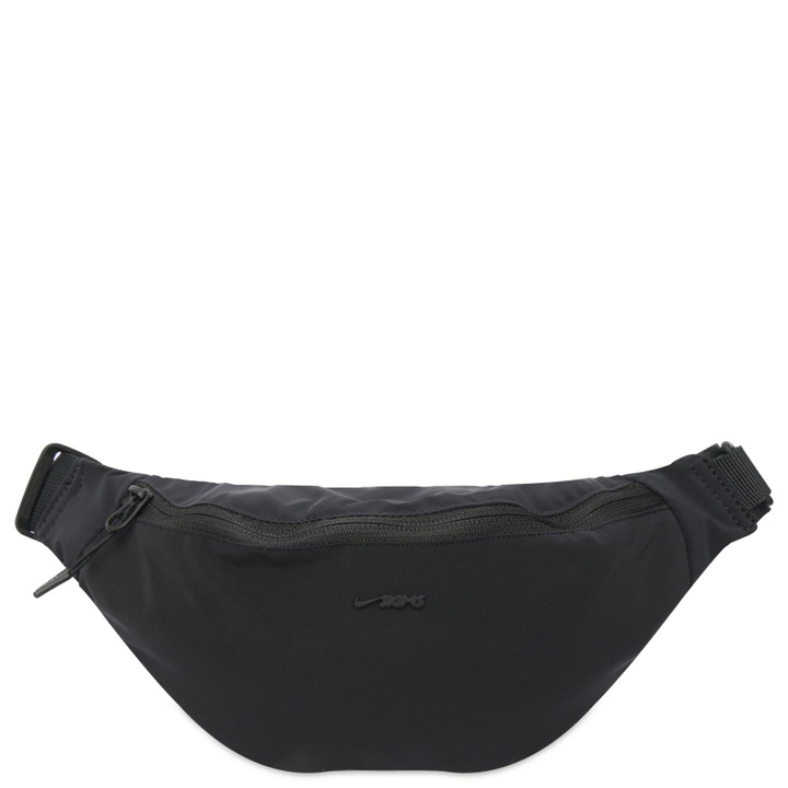 Photo: Nike Women's x SKIMS Fannypack in Obsidian 