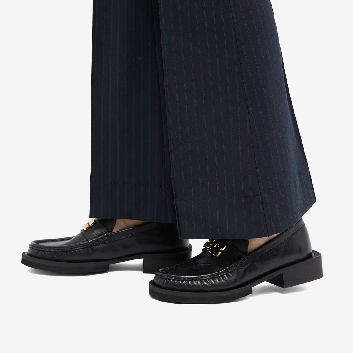 GANNI ロコ フラク ラウントトゥ ロファ S26214914 099 GANNI Women's Gold Logo Loafer in Black GANNI