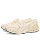 New Balance 1906L Sneaker in Bisque
