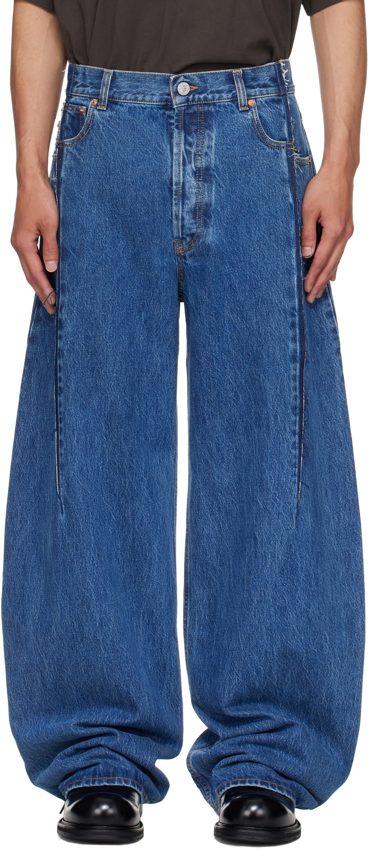 【関税込み】VETEMENTS ブルー Trashed Big Shape ジーンズ Blue Ripped Big Shape Jeans by VETEMENTS on Sale