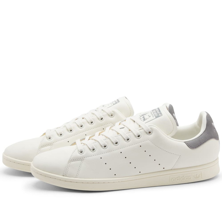 Photo: Adidas Stan Smith Sneakers in Core White/Pantone