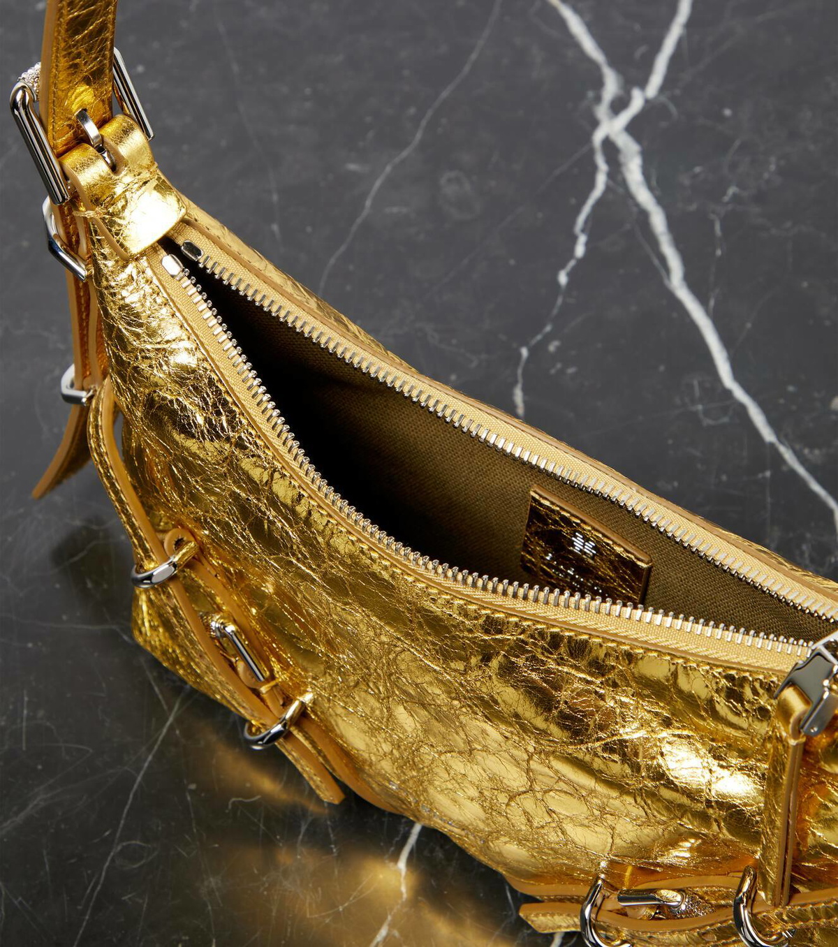 GIVENCHY　ジバンシー　プルート　ゴールドバック　キラキラ　金 Micro evening clutch in metal with crystal jewel in - golden