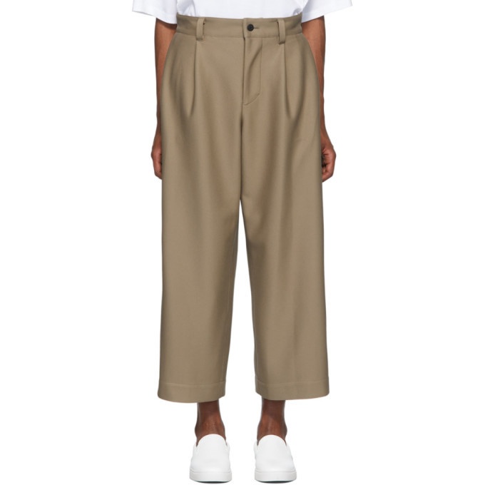 Photo: 132 5. ISSEY MIYAKE Beige Knit Composite Trousers