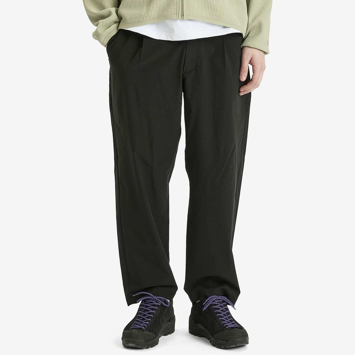 Goldwin Men's One Tuck Tapered Light Trousers in Black Goldwin