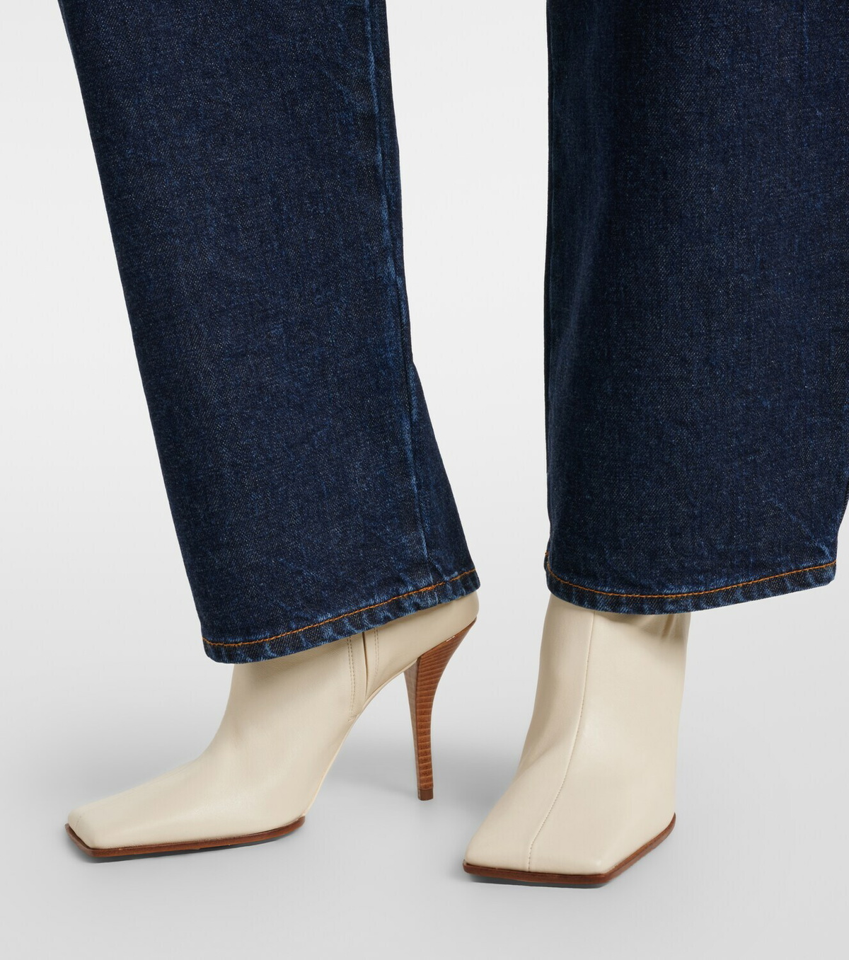 Alaïa 90 leather ankle boots