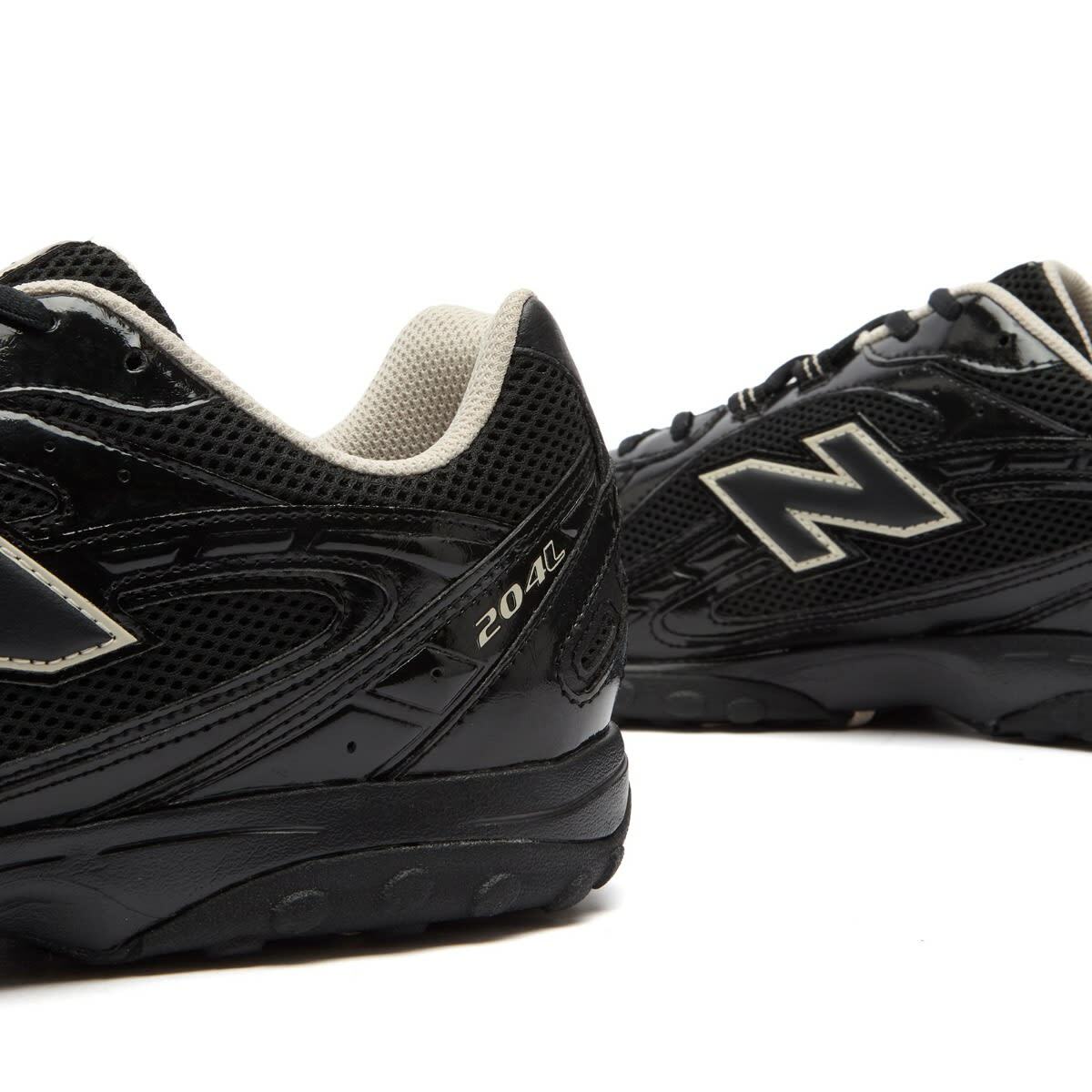 New Balance 204L Sneaker in Black