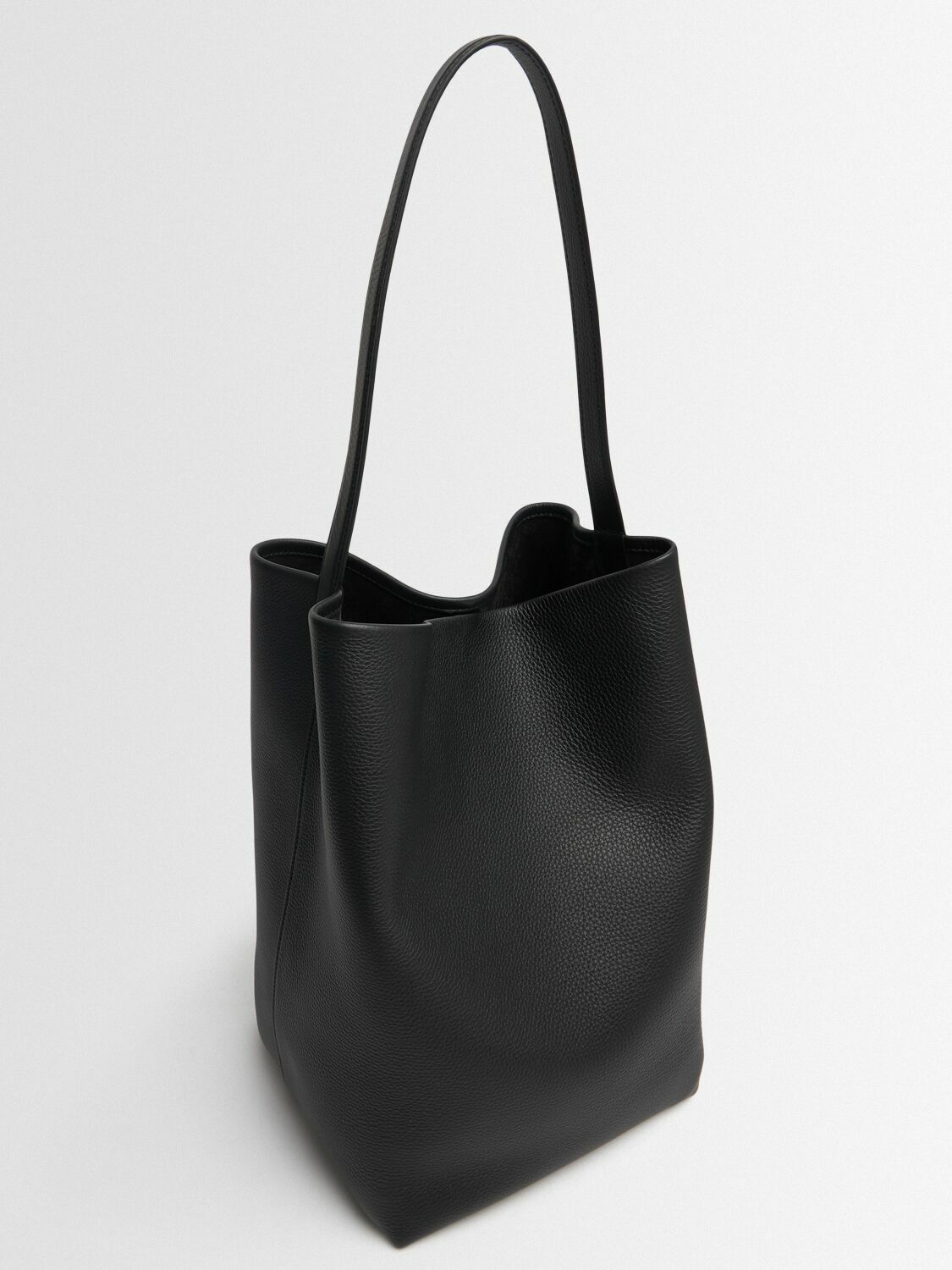 Large N/S Park Tote Bag Black in Leather – The Row