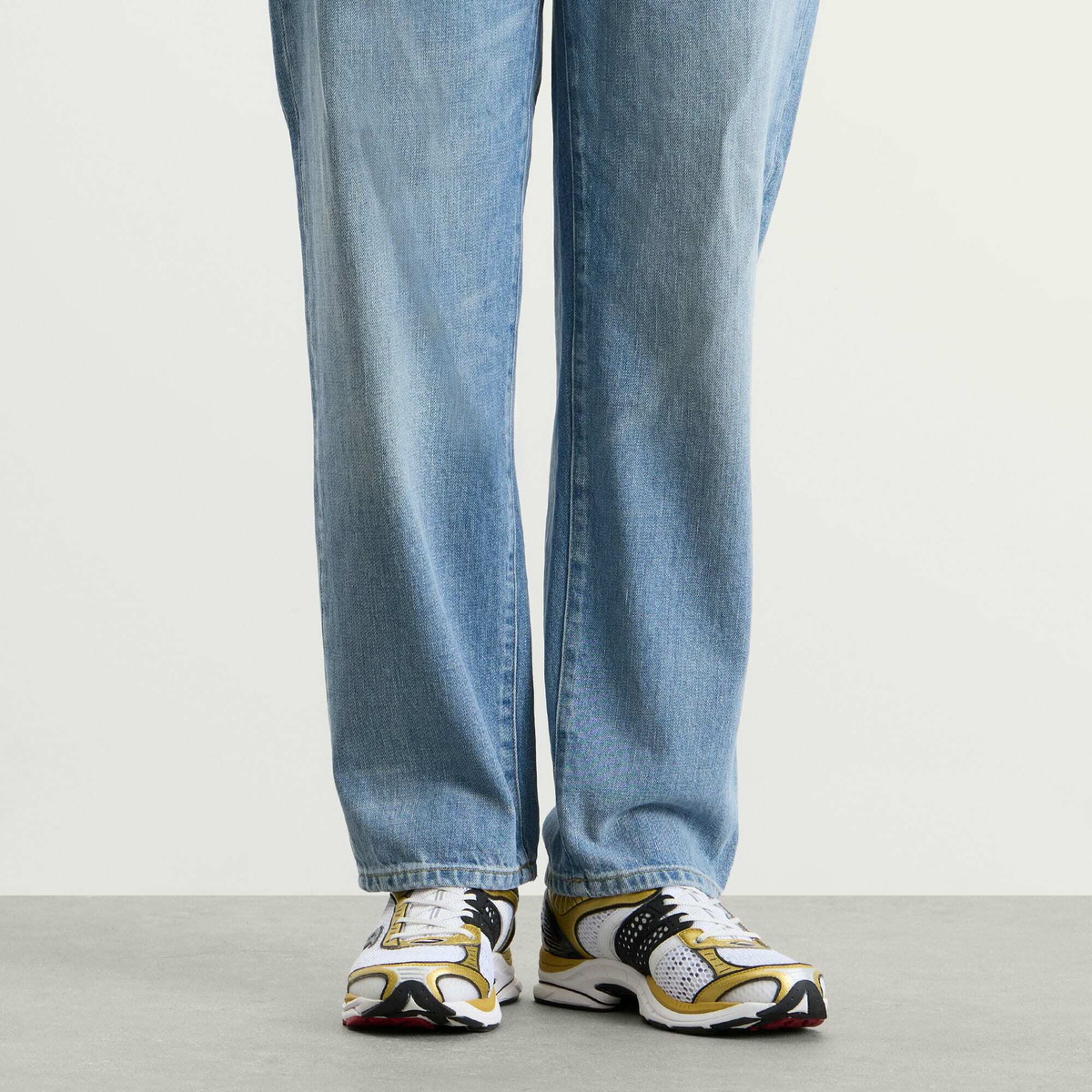 Saucony Men's Progrid Paramount Sneaker in White/Gold