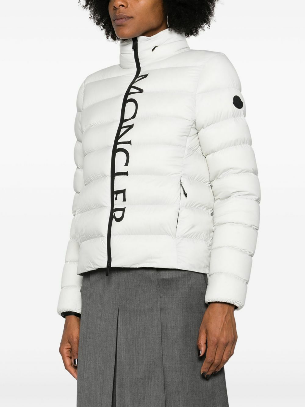新品☆MONCLER モンクレール☆保温力抜群ショール！ブランケット！グレー 新品☆MONCLER モンクレール☆保温力抜群ショール！ブランケット