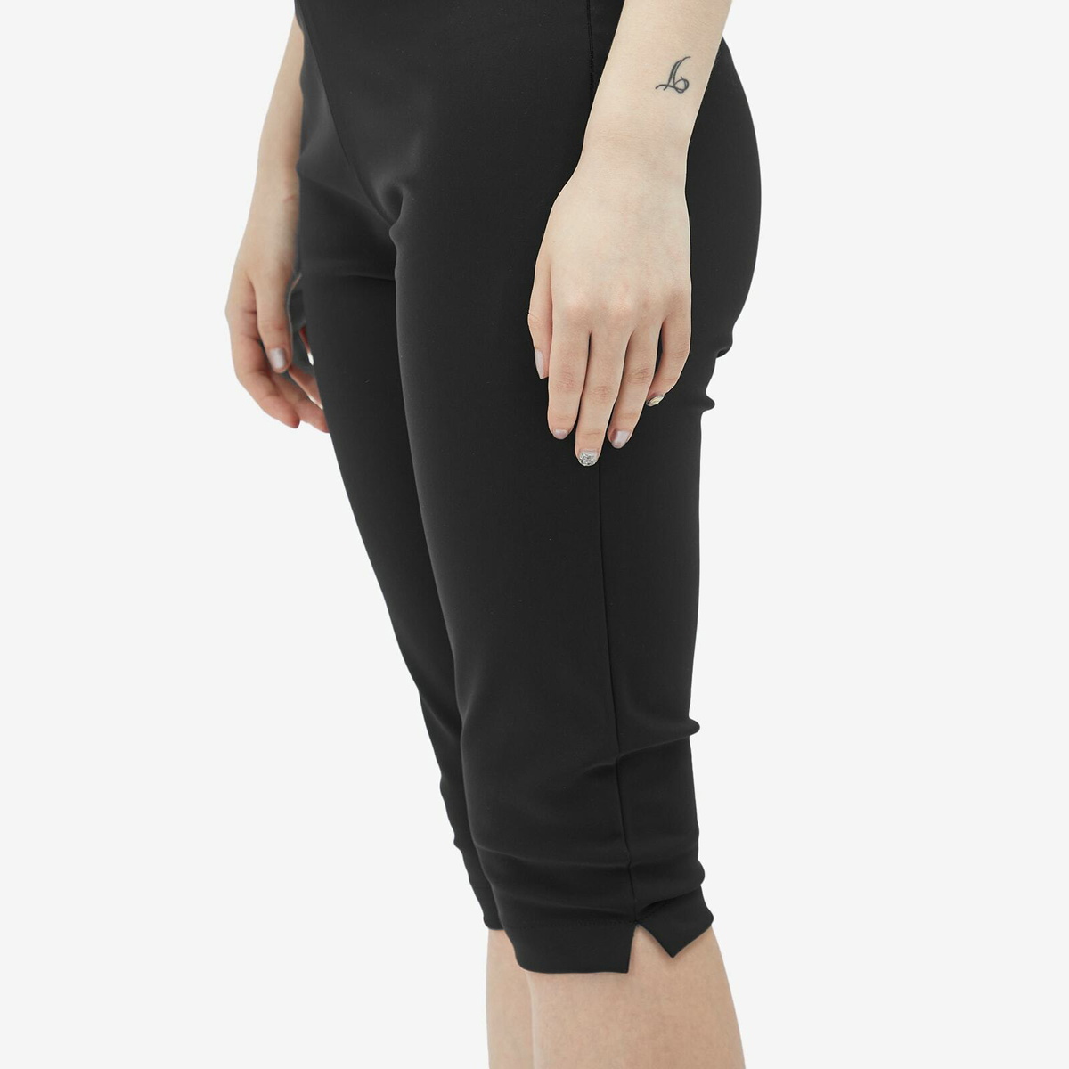 Róhe Women's Capri Scuba Trousers in Black